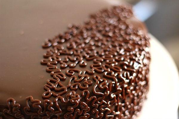 Узоры из шоколада на торт