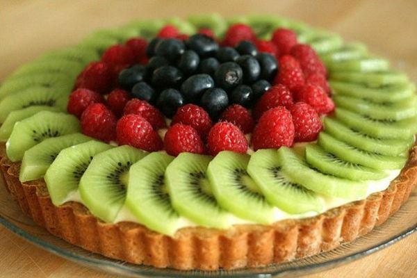 Как украсить торт фруктами и ягодами: бери на заметку 4 способа (и 50 фото)