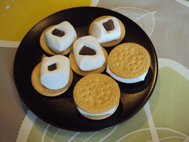 Рецепты десертов из жареного маршмеллоу - с печеньем - фото