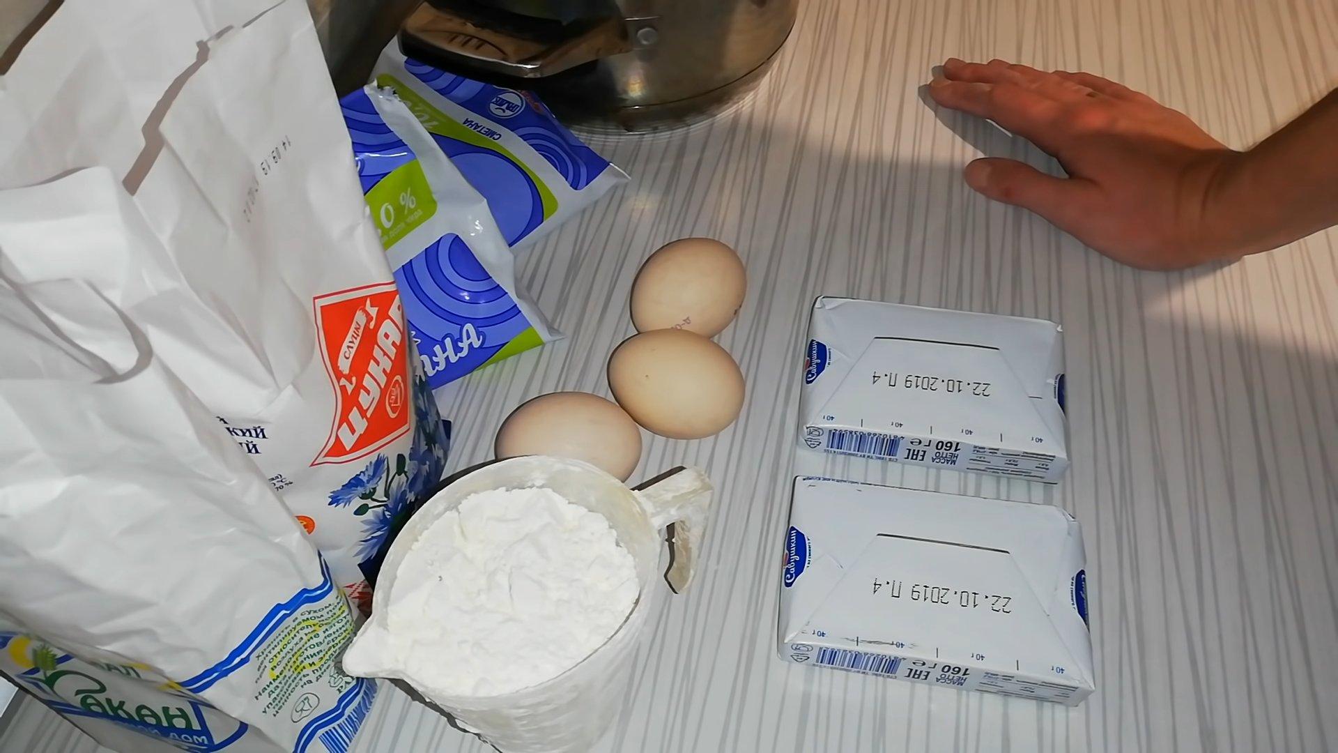Рецепт - Густой крем «Пломбир» для выравнивания торта - шаг 1