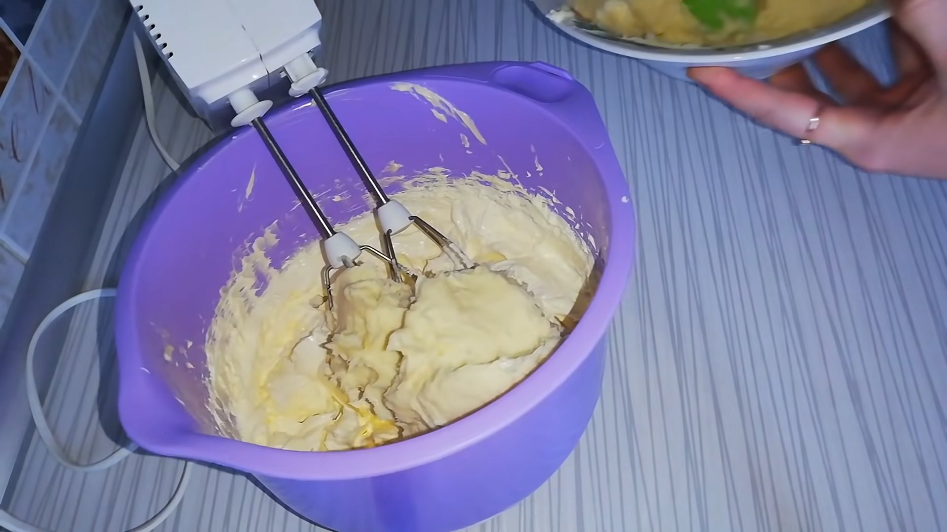 Рецепт - Густой крем «Пломбир» для выравнивания торта - шаг 7