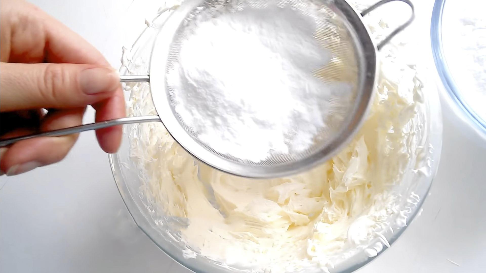 Рецепт - Масляный крем для украшения капкейков сверху  - шаг 4