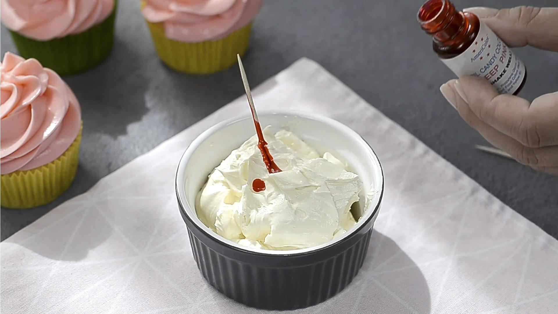 Рецепт - Масляный крем для украшения торта цветами — шаг 6-1