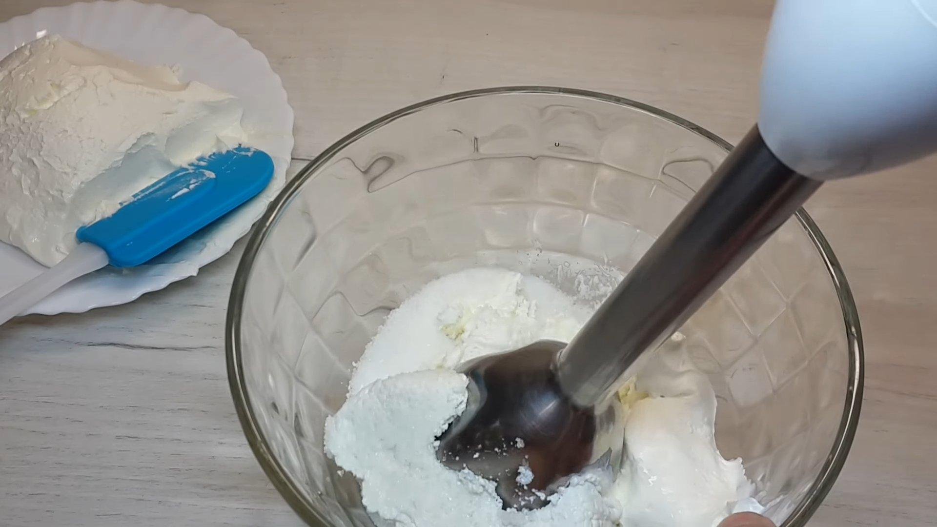 Рецепт - Творожно-сметанный крем для бисквитного торта - шаг 4