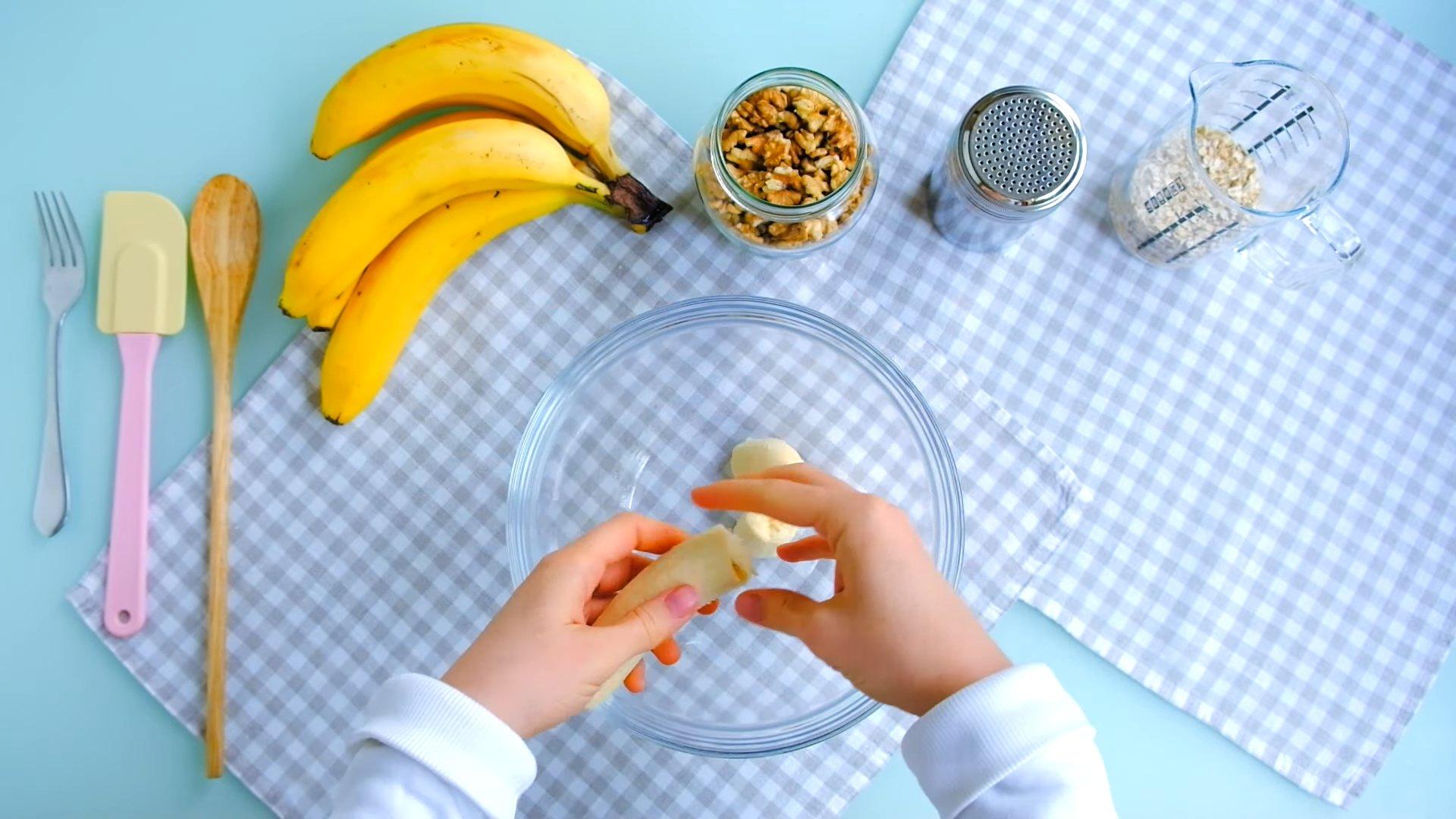 Рецепт - Диетическое овсяное печенье из овсяных хлопьев с бананом - шаг 1