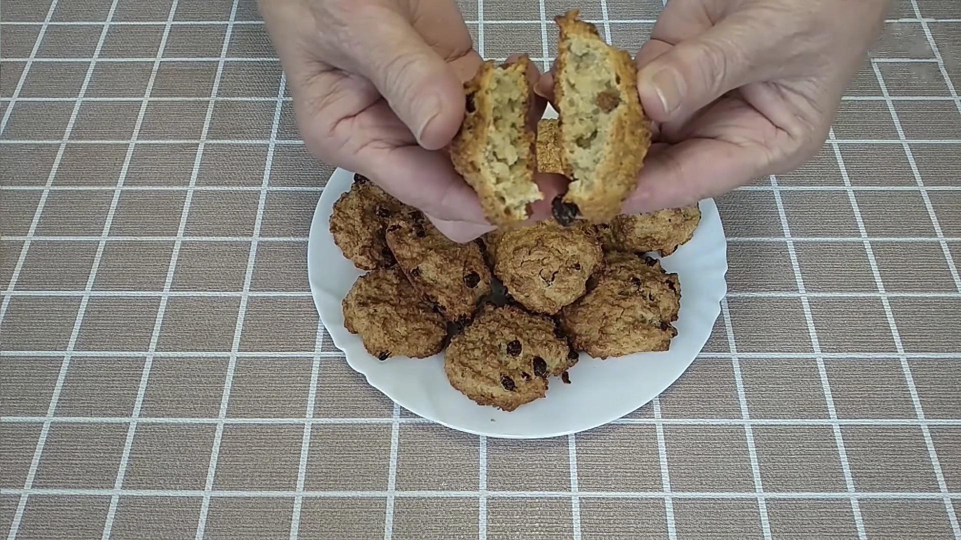 Рецепт - Очень вкусное овсяное печенье на кефире с изюмом - шаг 11