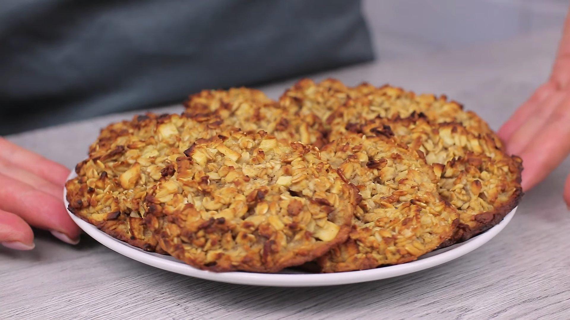 Рецепт - Овсяное печенье на кефире без муки с яблоками для стройной фигуры - шаг 9-1