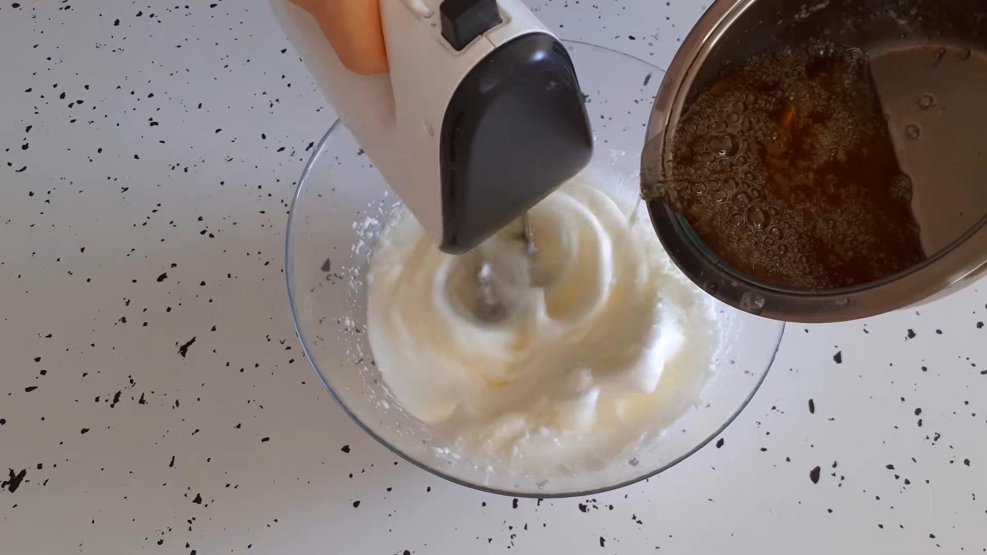 Рецепт - Белково-заварной крем для украшения торта - шаг 6