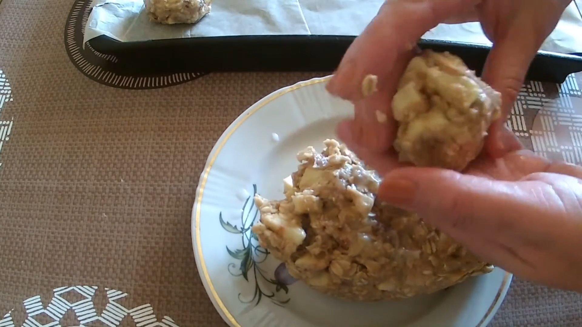 Рецепт - Овсяное печенье с яблоком и изюмом - шаг 8-1