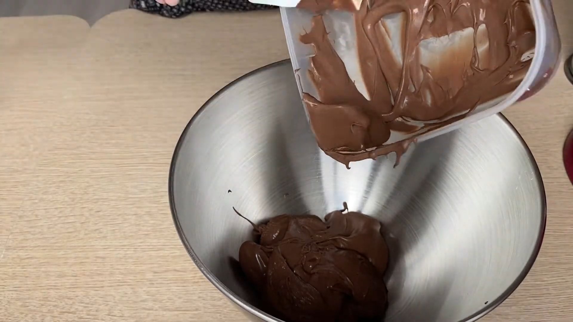 Рецепт - Шоколадный крем для кексов сверху - шаг 6-1