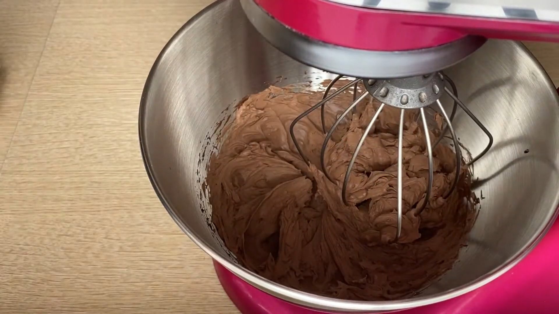 Рецепт - Шоколадный крем для кексов сверху - шаг 6-2