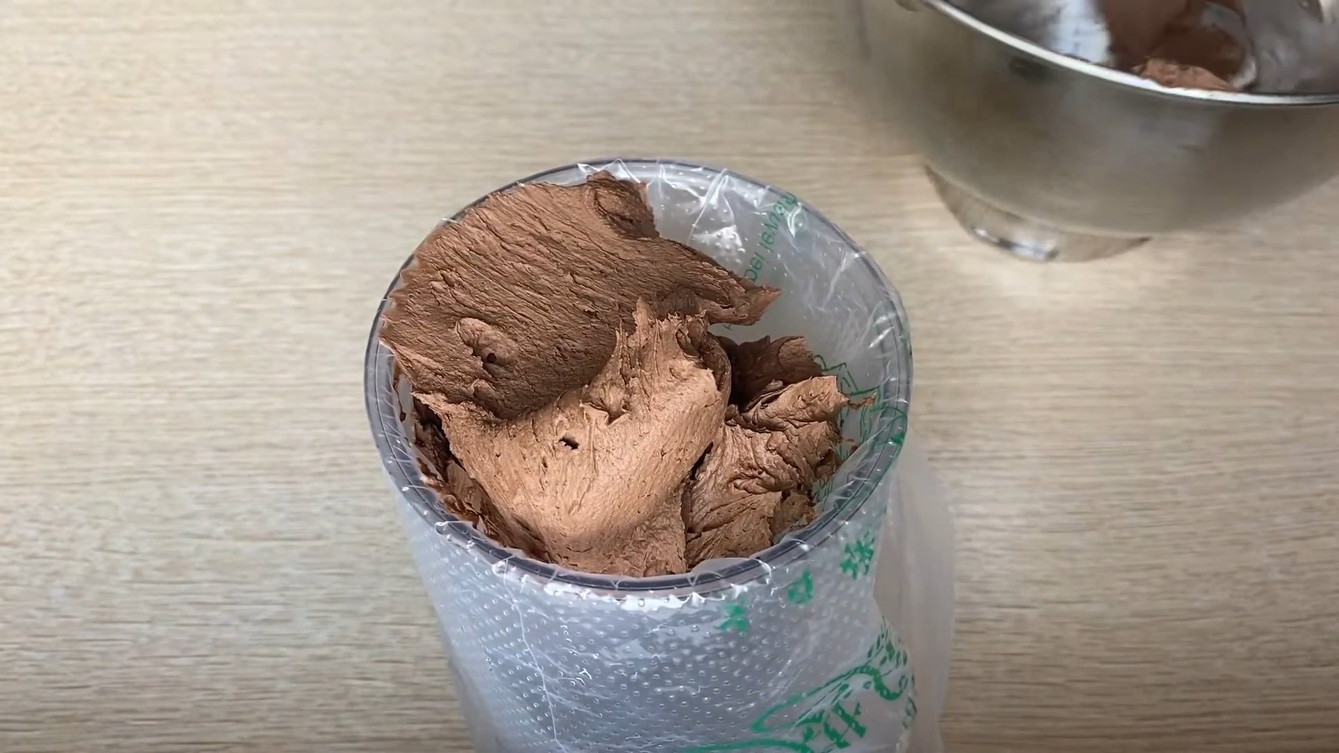 Рецепт - Шоколадный крем для кексов сверху - шаг 7-1