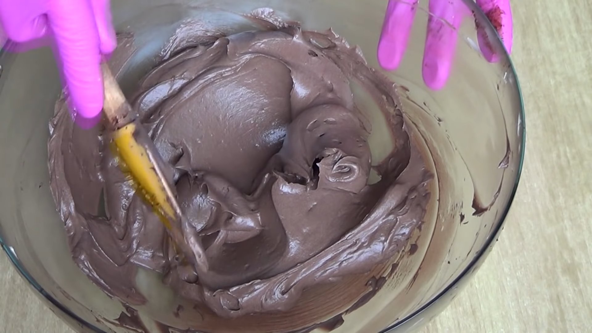 Рецепт - Шоколадный крем для украшения торта — шаг 10-1