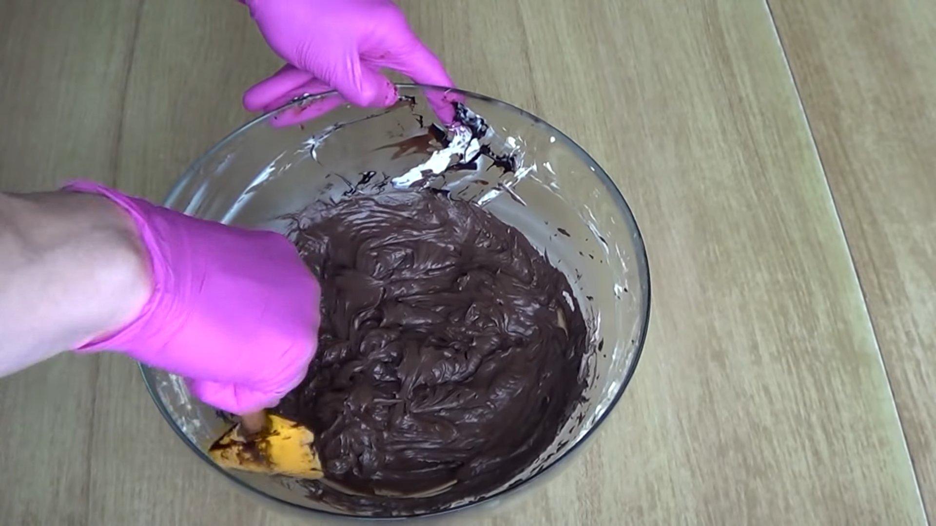 Рецепт - Шоколадный крем для украшения торта — шаг 9-2