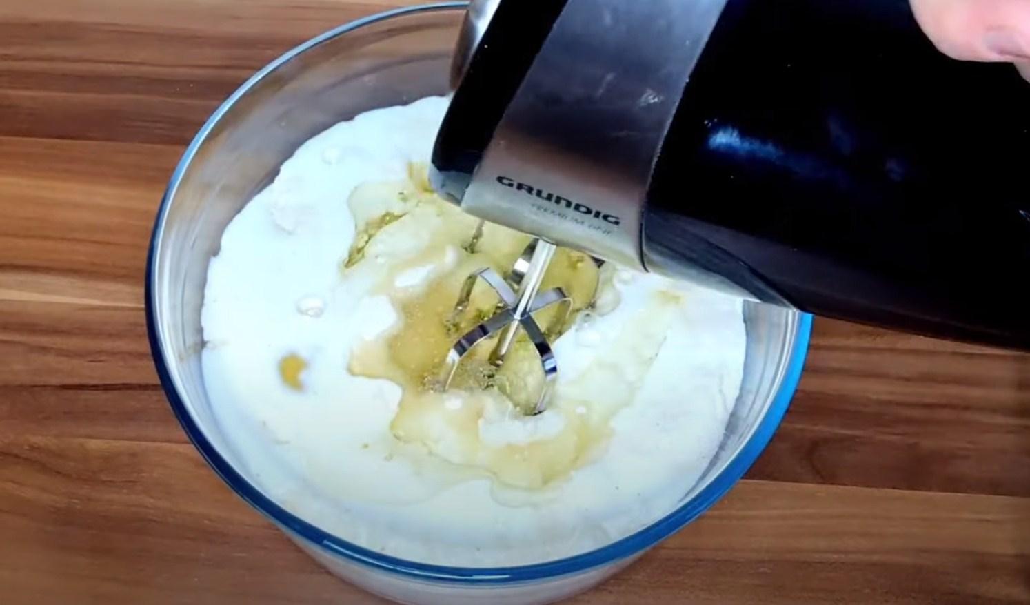 Как приготовить бисквит на кефире без яиц - шаг 5