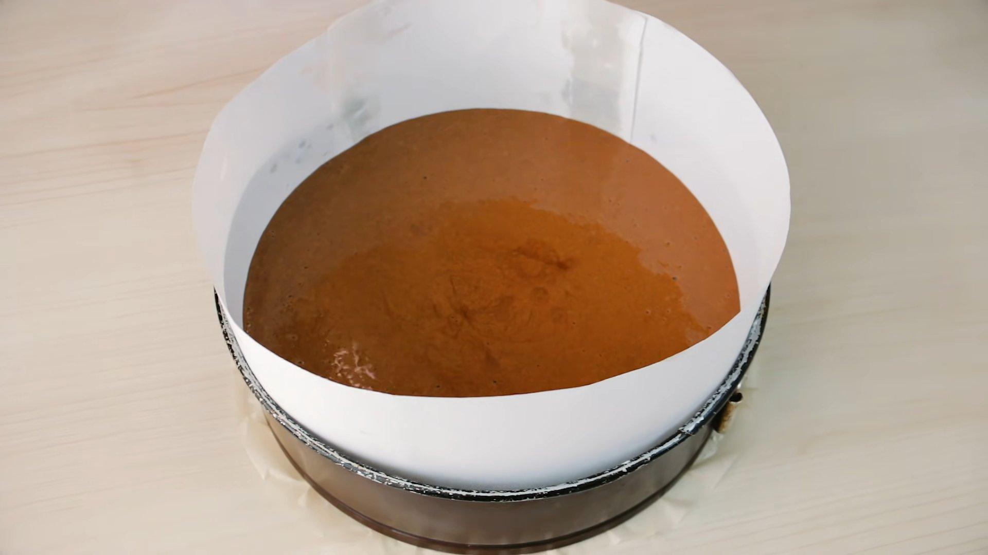 Как приготовить шоколадный бисквит на кипятке - шаг 10-1
