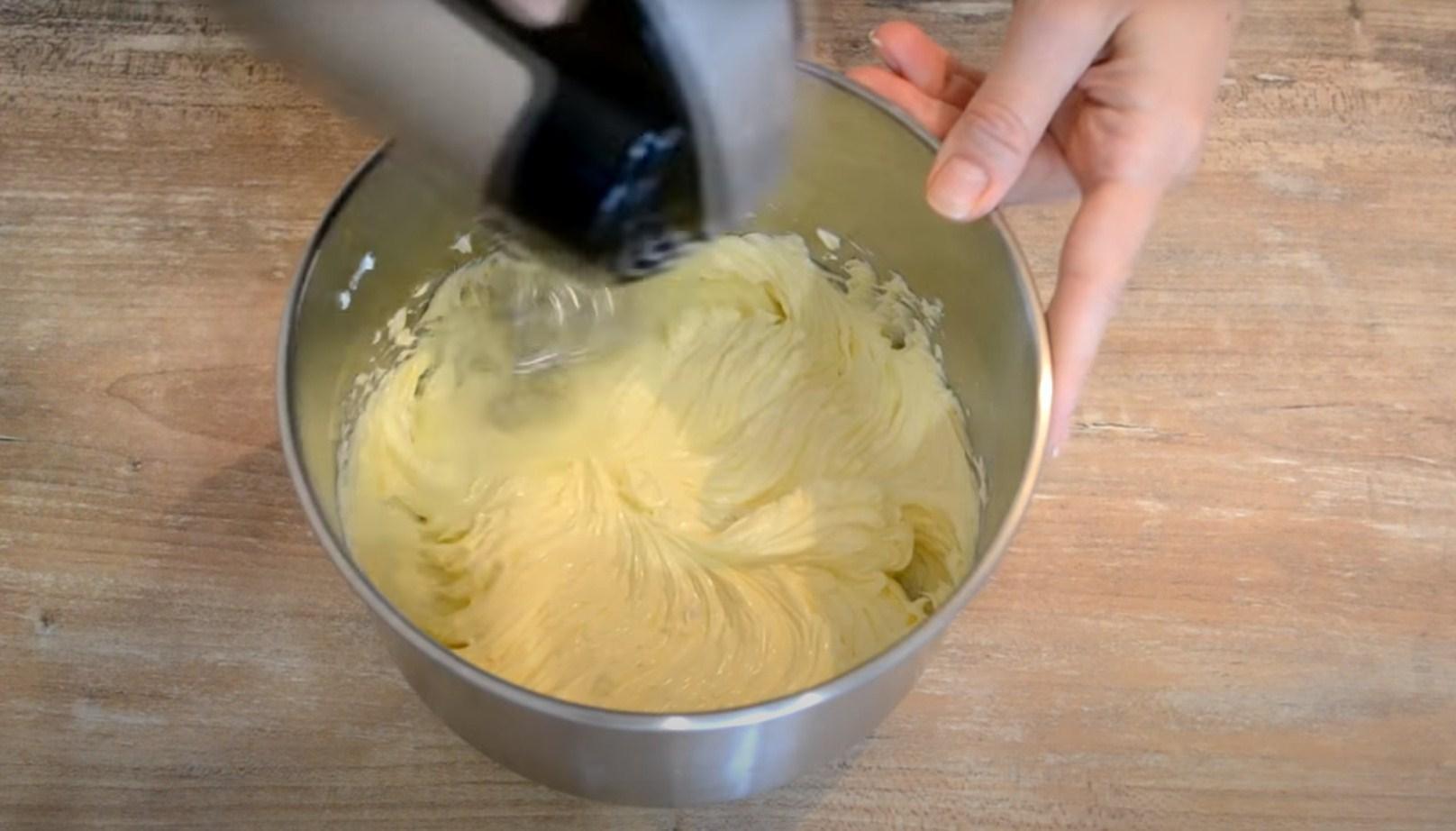 Рецепт - Крем для выравнивания торта «Молочная девочка» - шаг 2