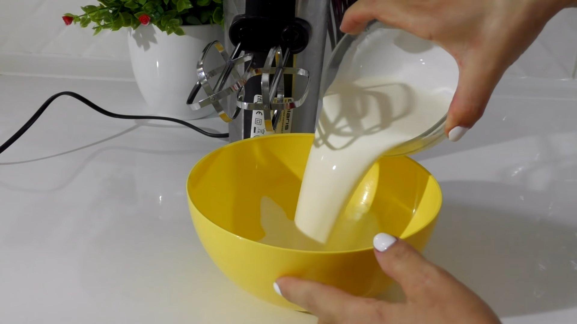 Рецепт - Крем для торта из маскарпоне и сгущенки - шаг 4-1