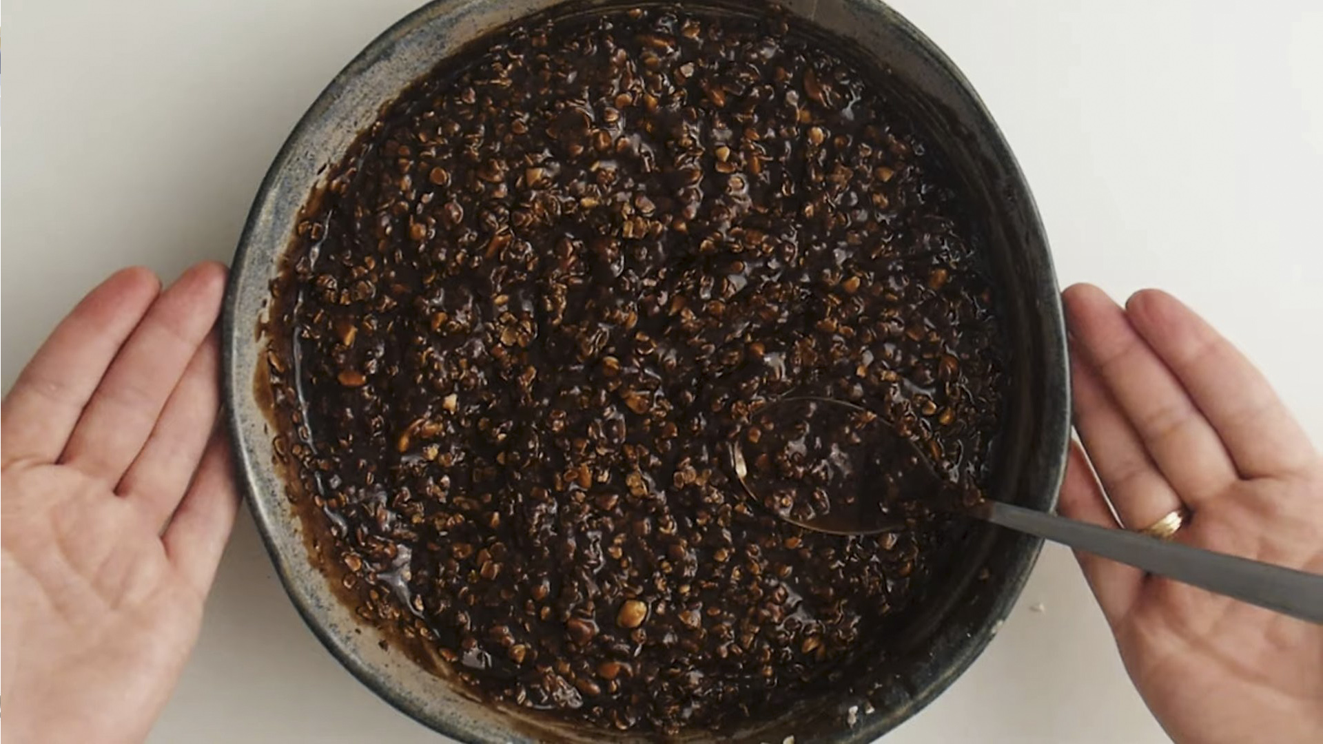 Рецепт - Овсяное печенье с какао без выпечки на скорую руку - шаг 6-2