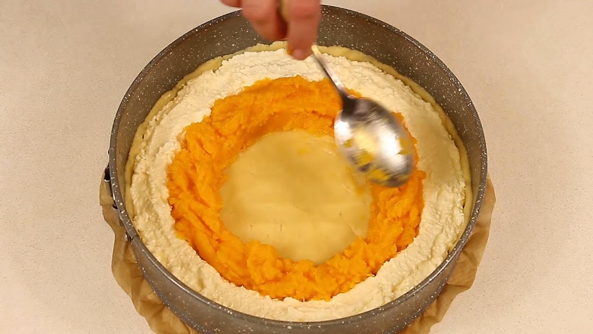 Рецепт - Тыквенный пирог с творогом и яблоками - шаг 10