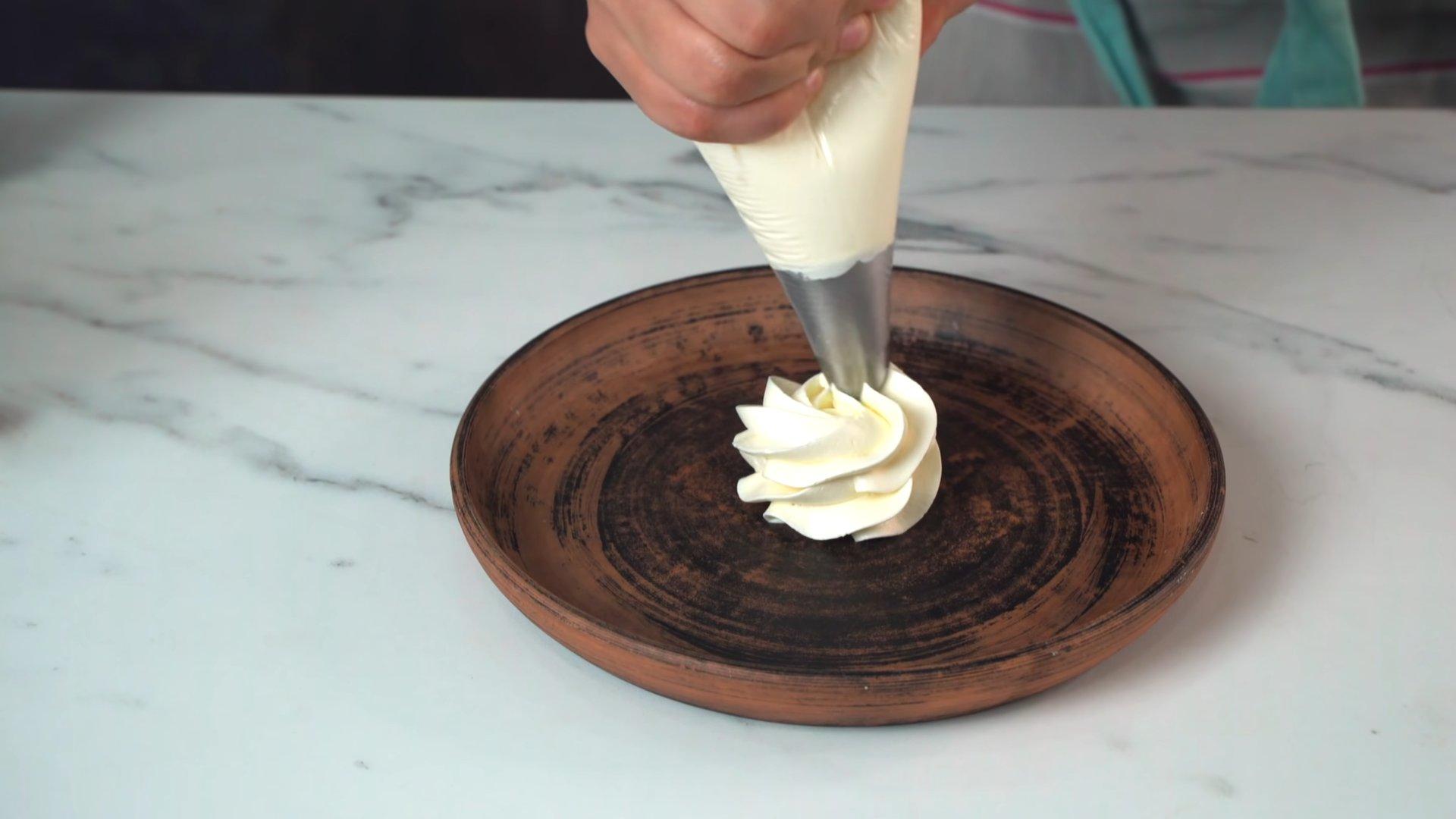 Рецепт - Универсальный крем для торта из творожного сыра - шаг 7-1