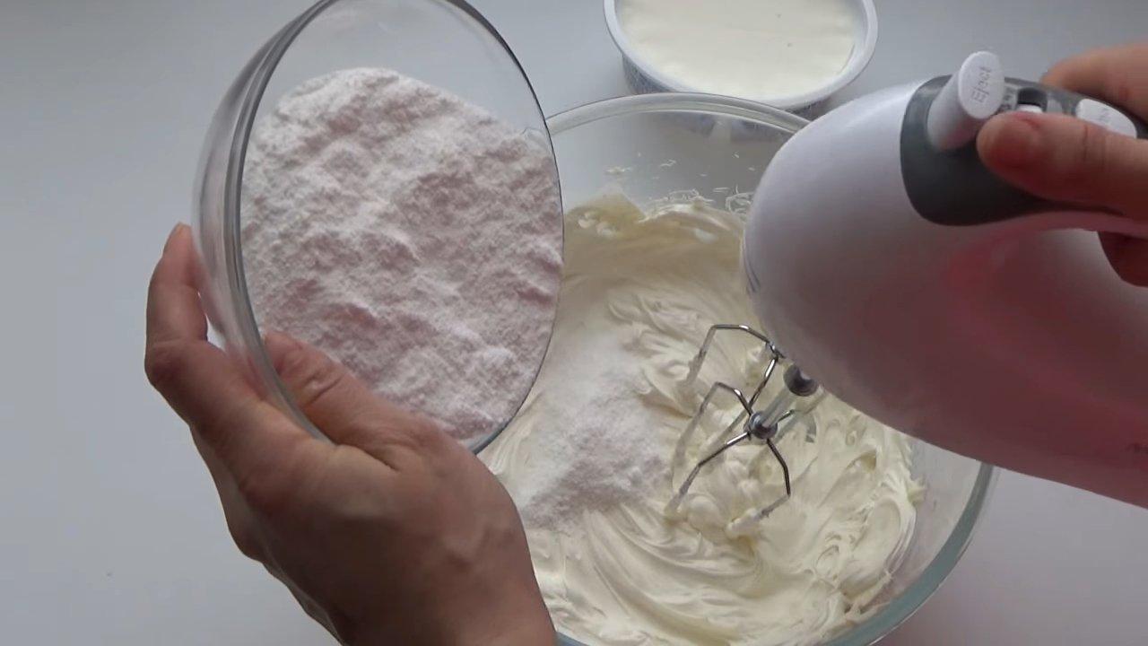 Рецепт - Крем для торта из творожного сыра, масла и сахарной пудры - шаг 3
