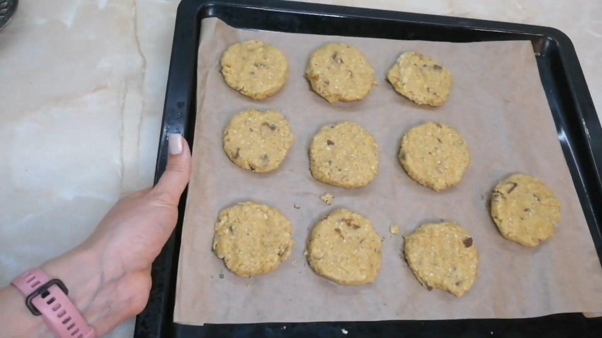 Рецепт - Овсяное печенье с шоколадом и изюмом - шаг 7