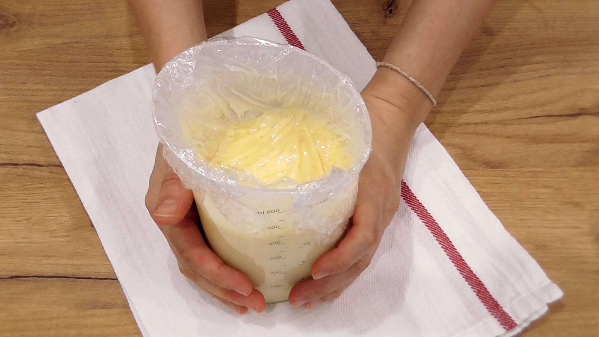 Рецепт - Густой крем с маскарпоне для выравнивания торта - шаг 6