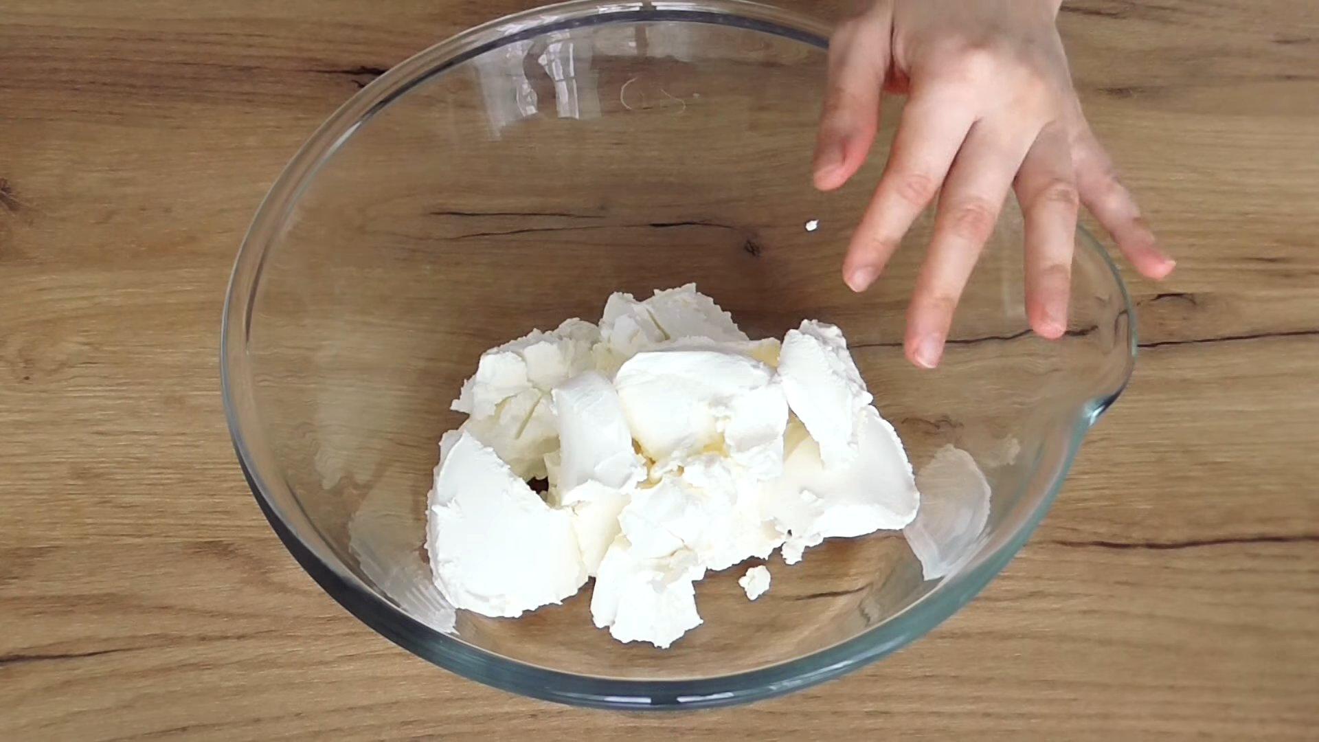Рецепт - Густой крем с маскарпоне для выравнивания торта - шаг 7-1