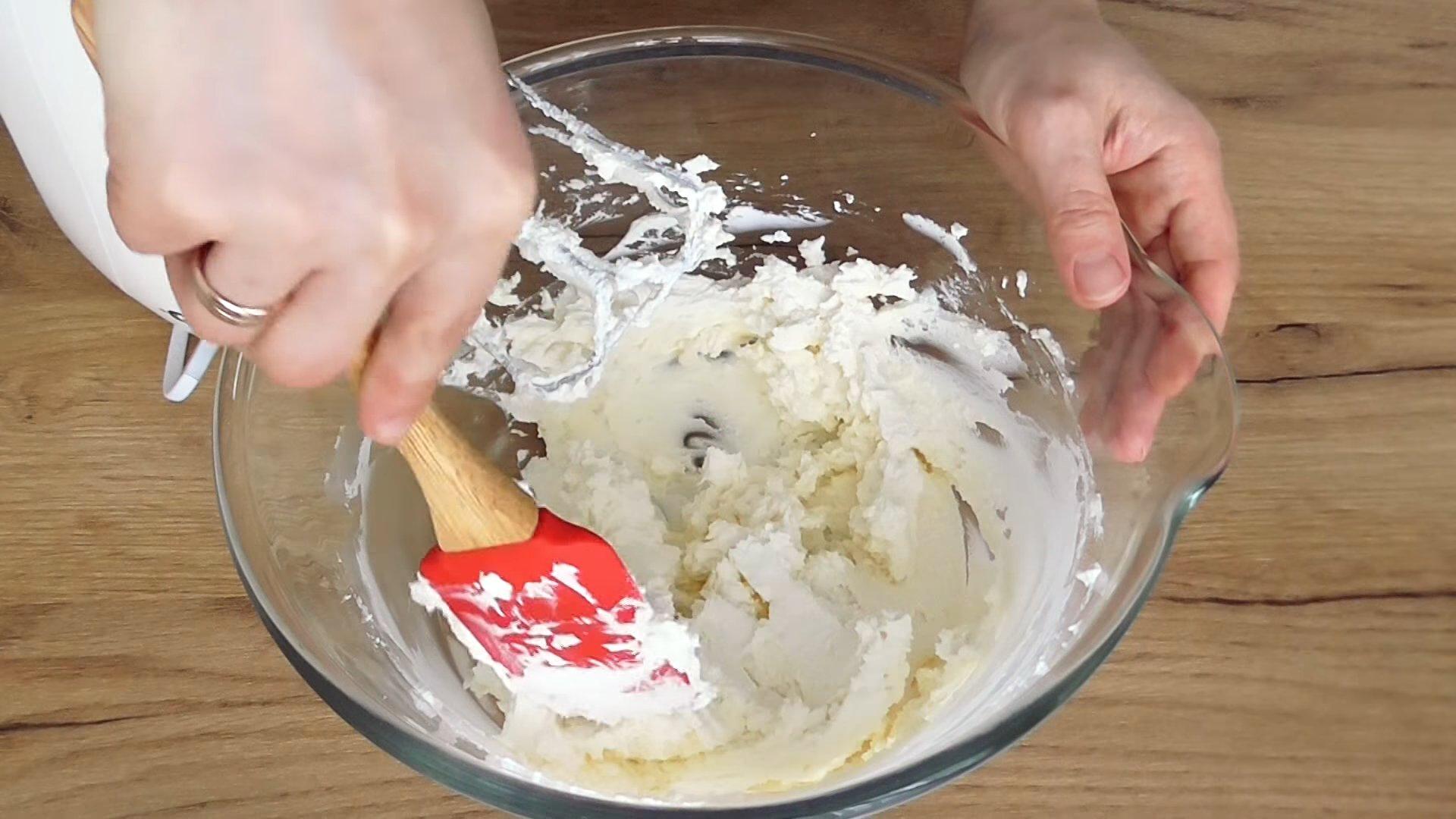 Рецепт - Густой крем с маскарпоне для выравнивания торта - шаг 7-2