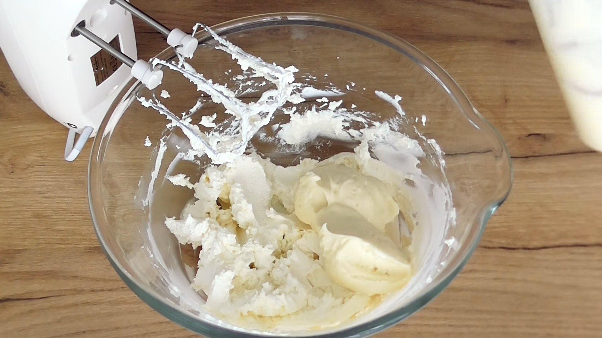 Рецепт - Густой крем с маскарпоне для выравнивания торта - шаг 8