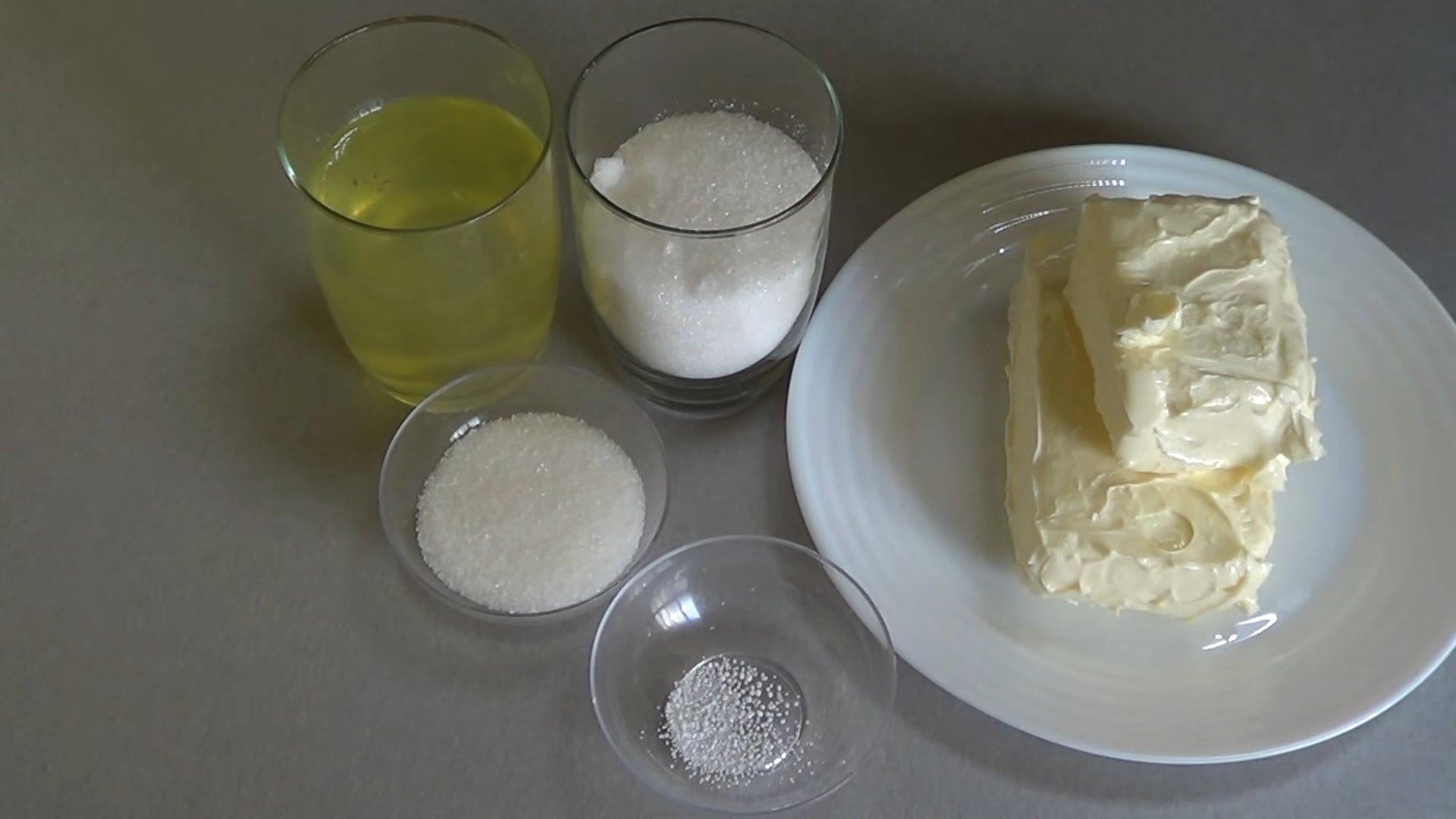 Рецепт - Прочный белковый крем для покрытия торта - шаг 1