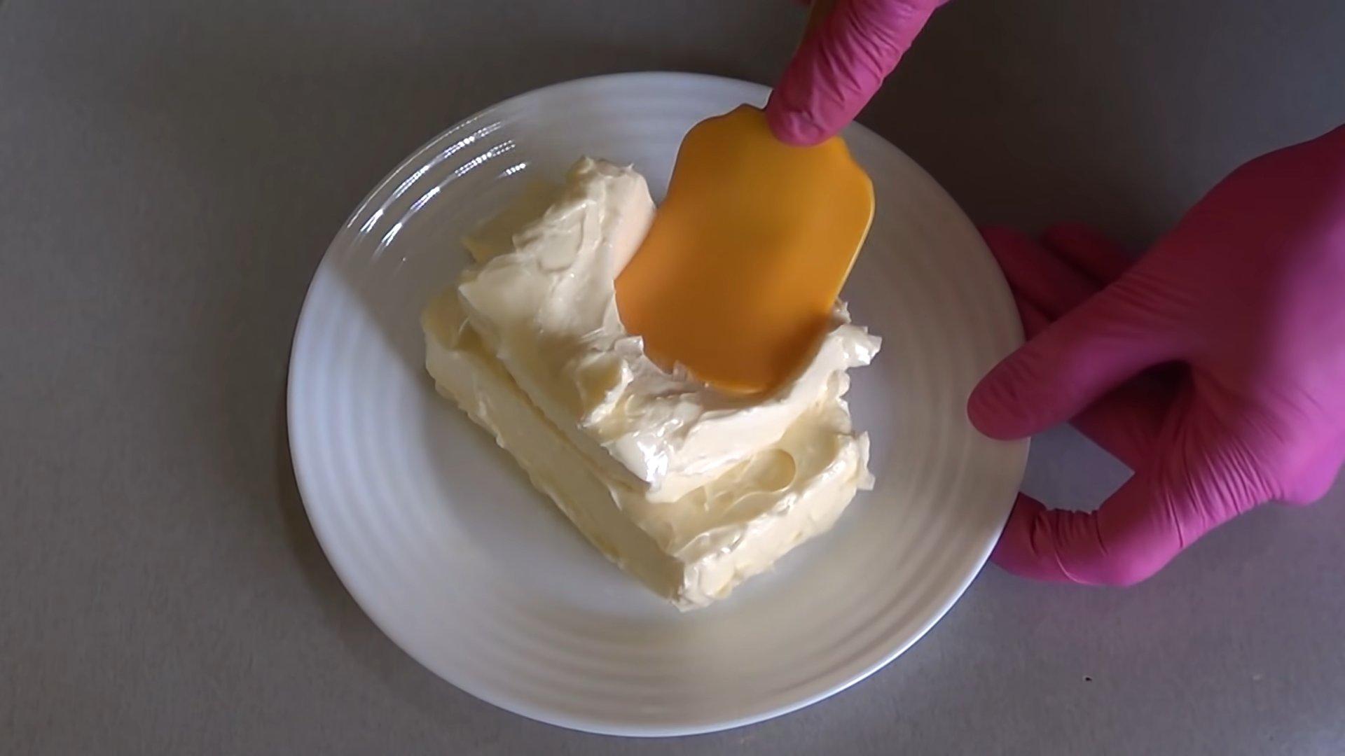 Рецепт - Прочный белковый крем для покрытия торта - шаг 4-1