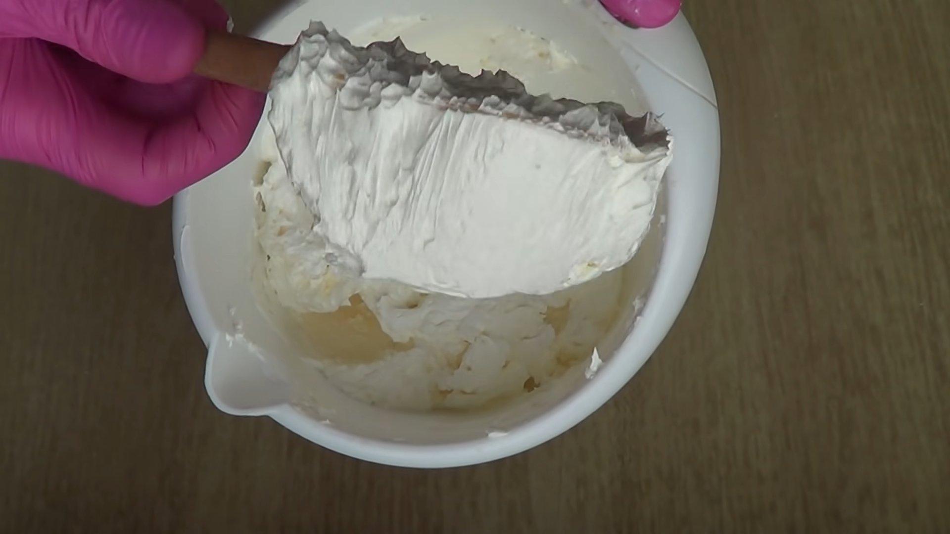 Рецепт - Прочный белковый крем для покрытия торта - шаг 7-2