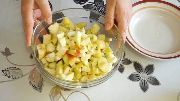 Рецепт - штрудель с яблоками в духовке - шаг 3