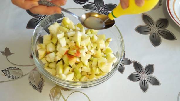 Рецепт - штрудель с яблоками в духовке - шаг 4