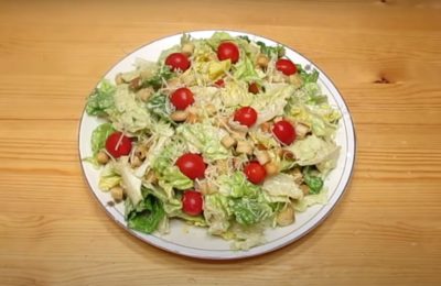 Классический салат «Цезарь» - фото