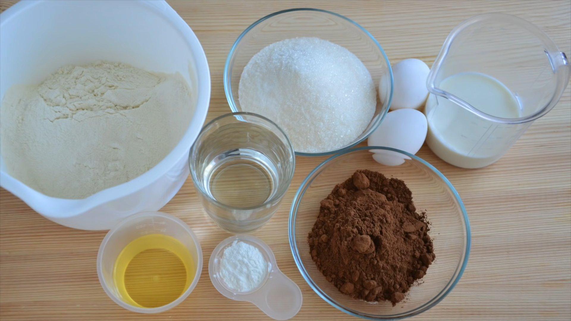 Рецепт - Влажный шоколадный бисквит на кипятке - шаг 1