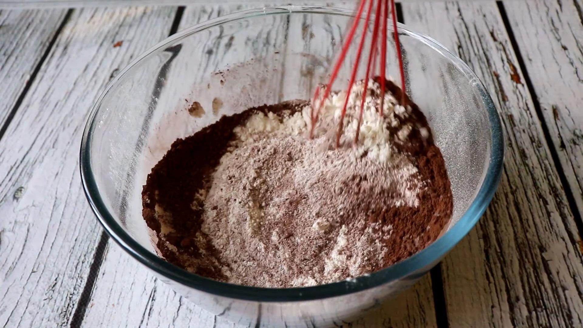 Рецепт - Мокрый шоколадный бисквит без яиц - шаг 3