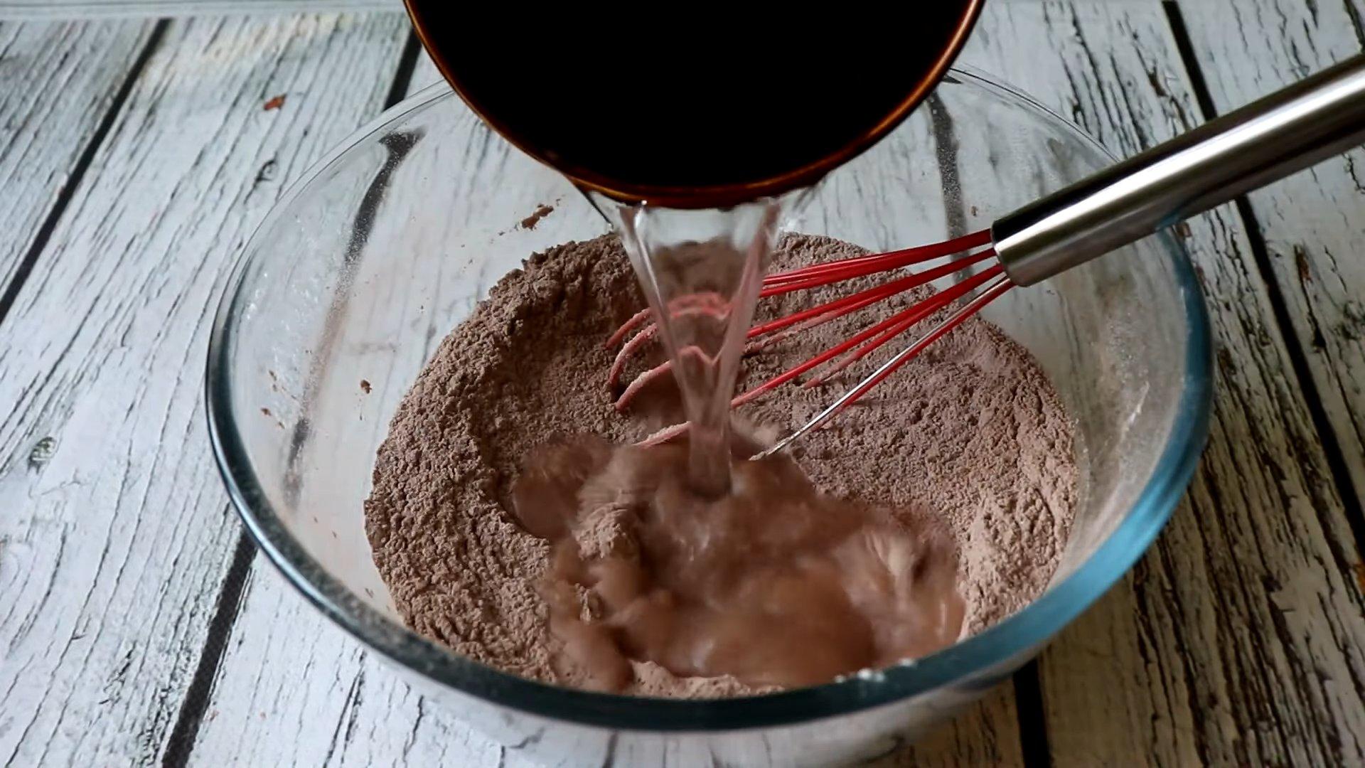 Рецепт - Мокрый шоколадный бисквит без яиц - шаг 4
