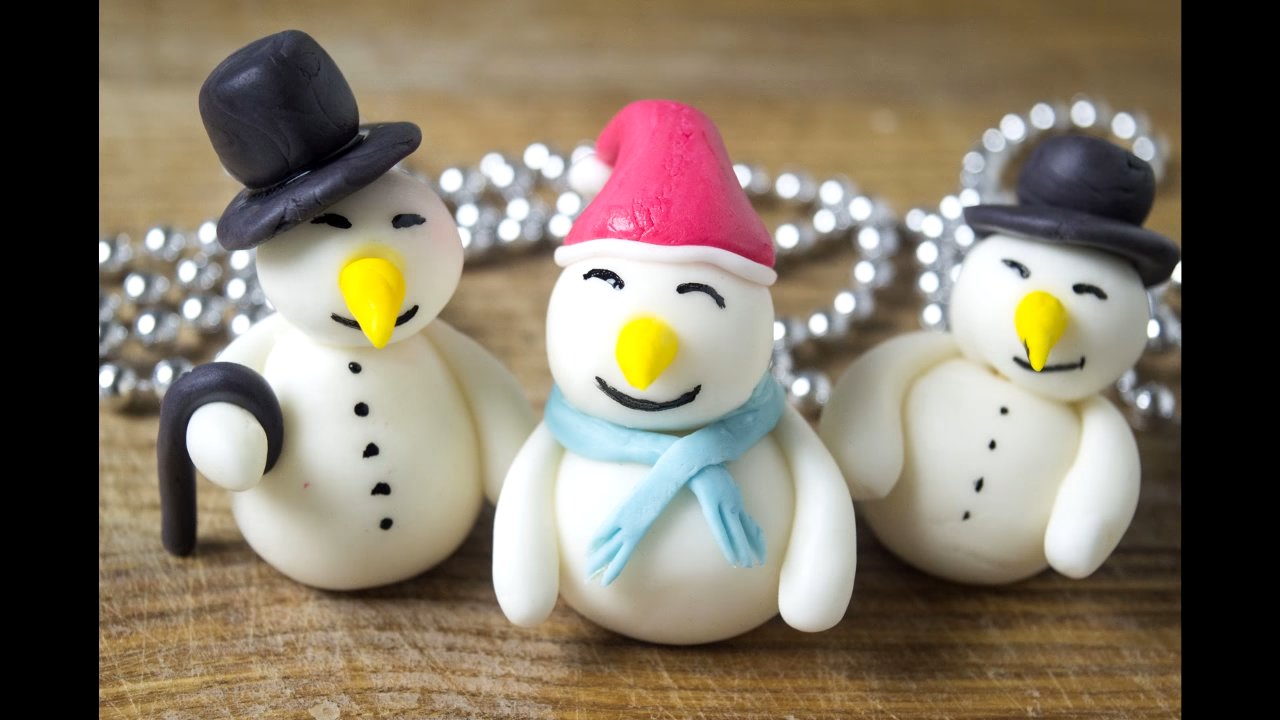 Рецепт - Снеговик из мастики для украшения новогоднего торта - шаг 9
