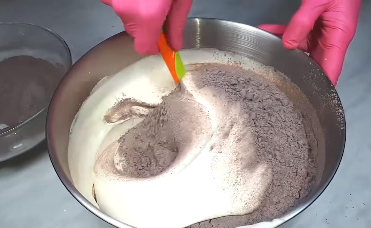 Рецепт - Воздушный шоколадный бисквит с какао порошком без разделения яиц - Шаг 4