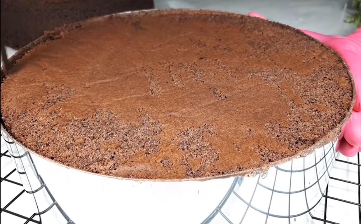 Рецепт - Воздушный шоколадный бисквит с какао порошком без разделения яиц - Шаг 7