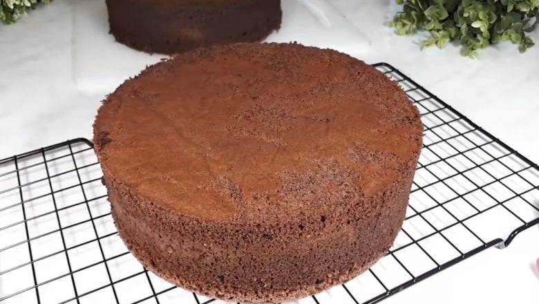 Шоколадный бисквит для торта - фото