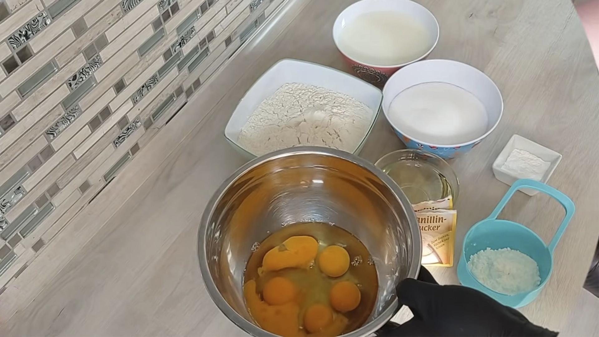 Рецепт - Ванильный бисквит на молоке - Шаг 1