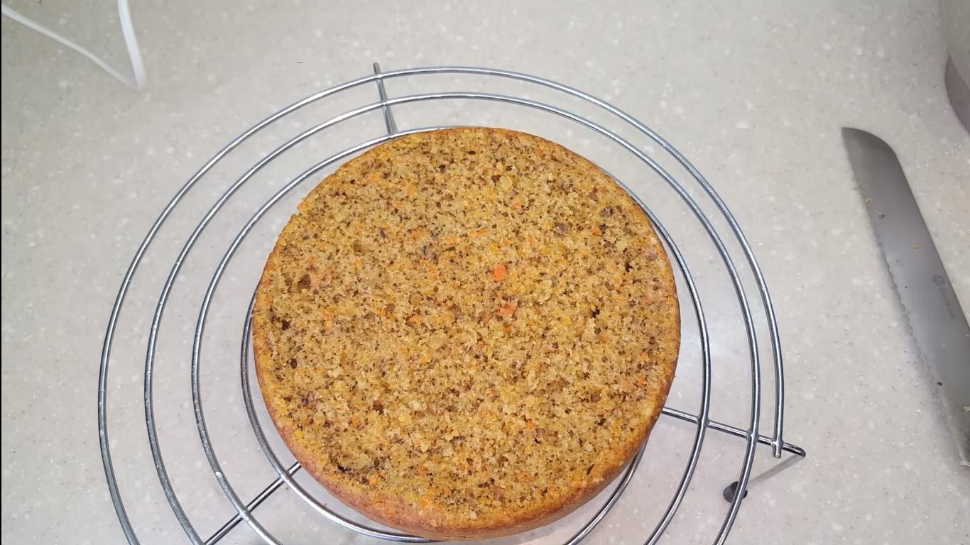 Рецепт морковного бисквита с орехами - Шаг 10