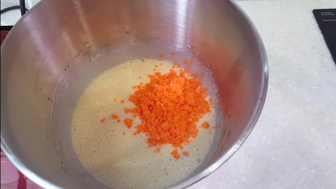 Рецепт морковного бисквита с орехами - Шаг 5