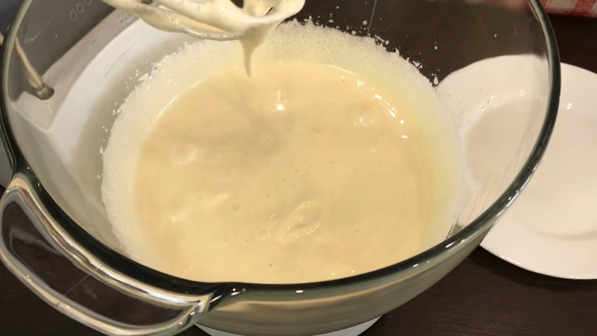 Рецепт - Пышный бисквит на кефире с яйцами - Шаг 3