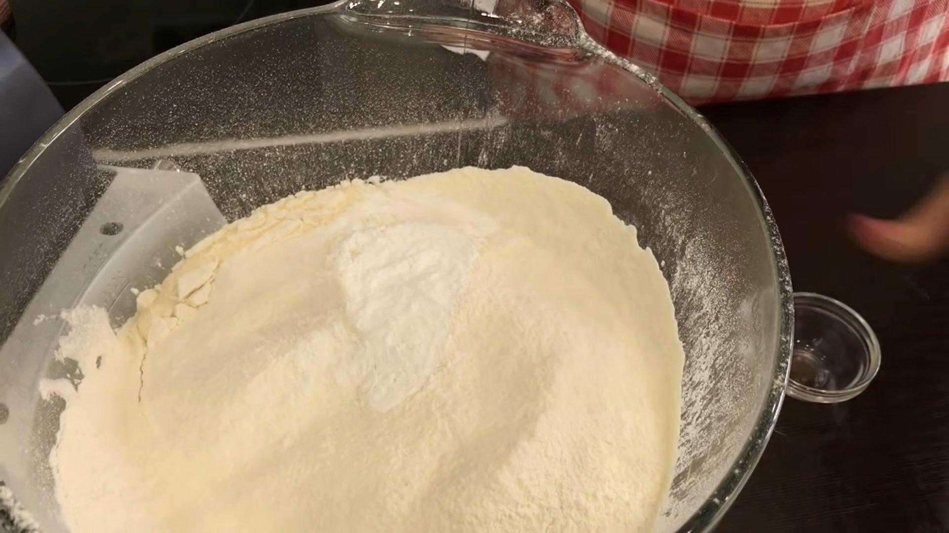 Рецепт - Пышный бисквит на кефире с яйцами - Шаг 5