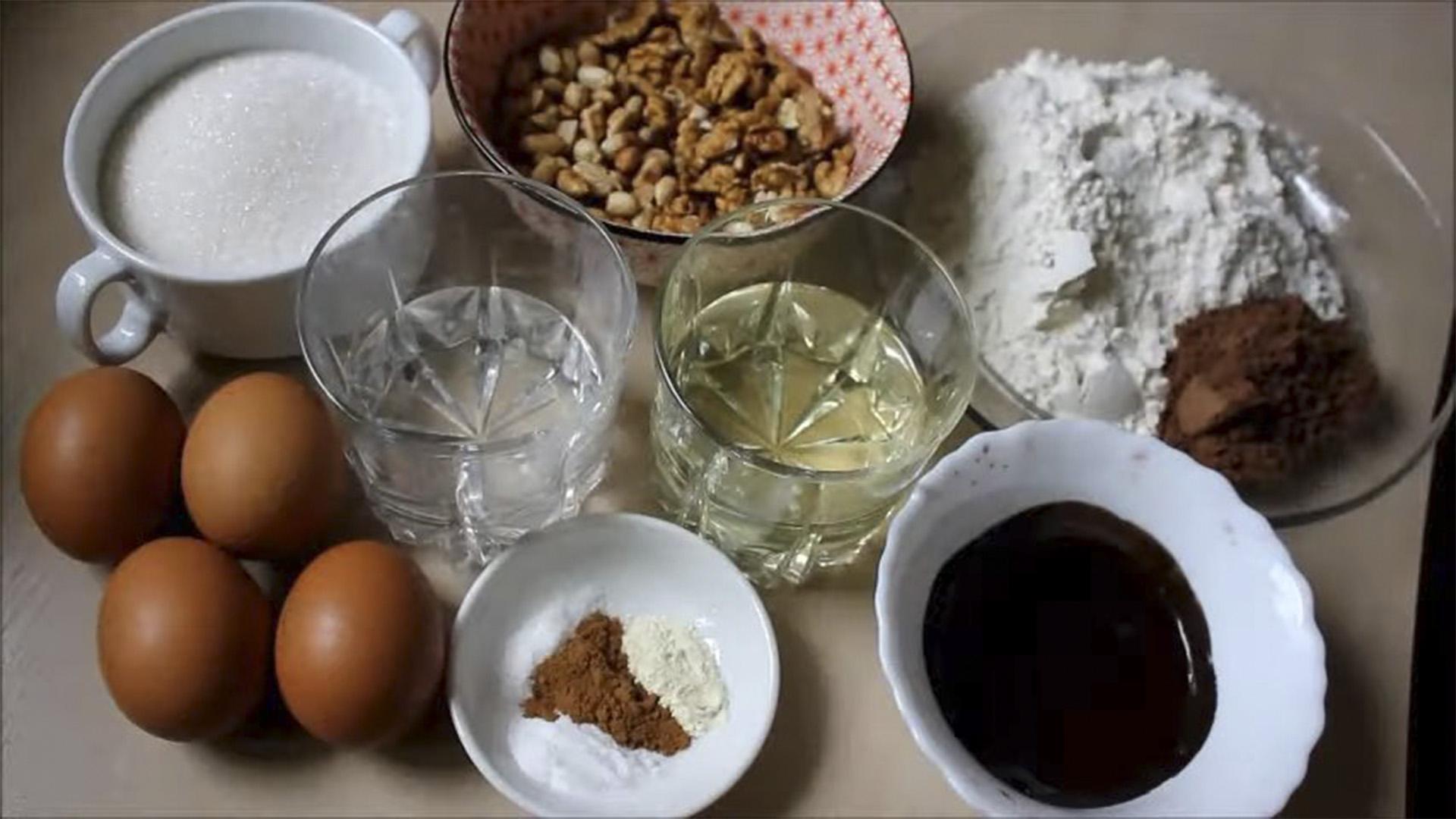 Рецепт - Шоколадный бисквит с грецкими орехами - Шаг 1